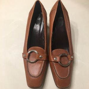 COACH Shelly Saddle Brown Leather Loafer Pump 8.5B